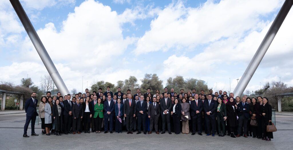 Foto de familia del encuentro internacional del Máster 2023